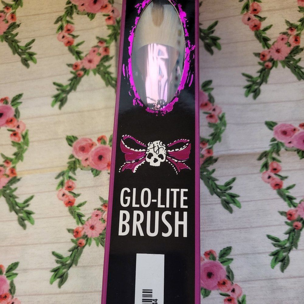 Tattoo Junkie Glo-Lite Powder Brush